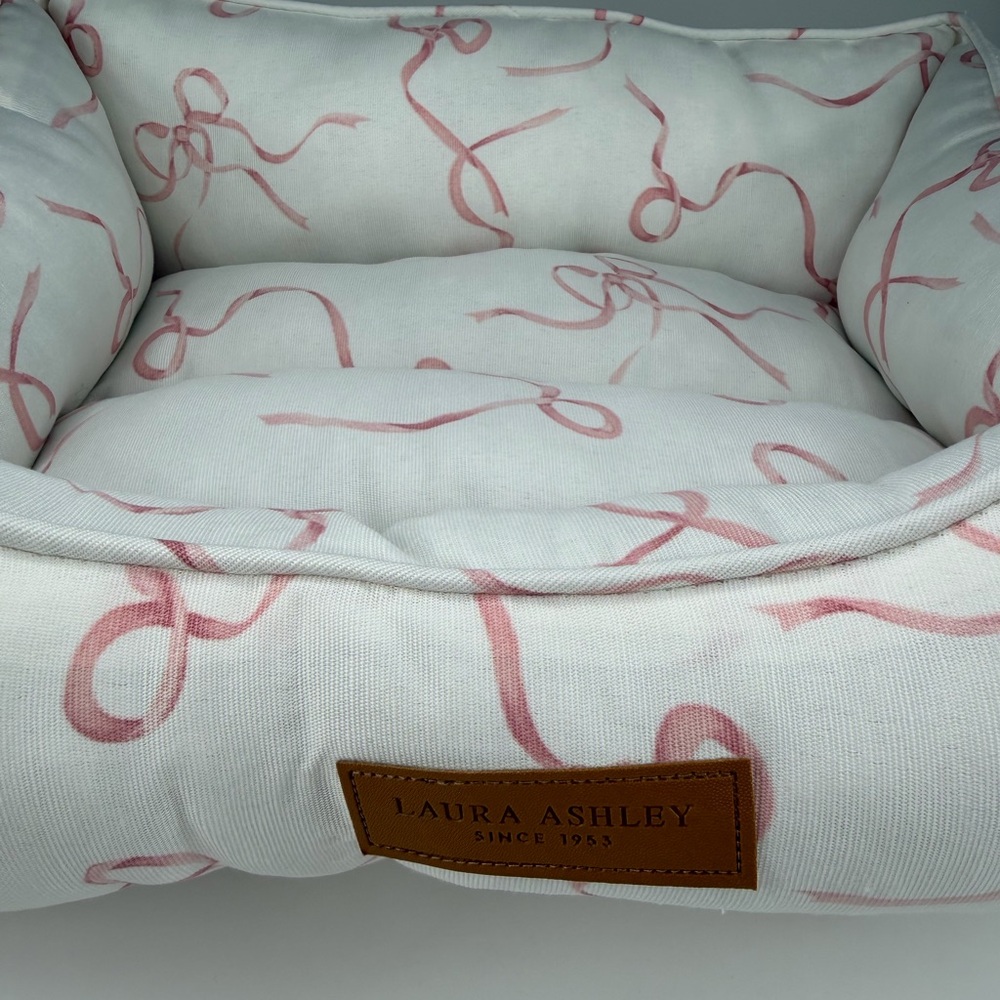 🐾 Laura Ashley Pink and White Swirl Ribbon Reversible Pet Bed 🐾 - Picture 2 of 7